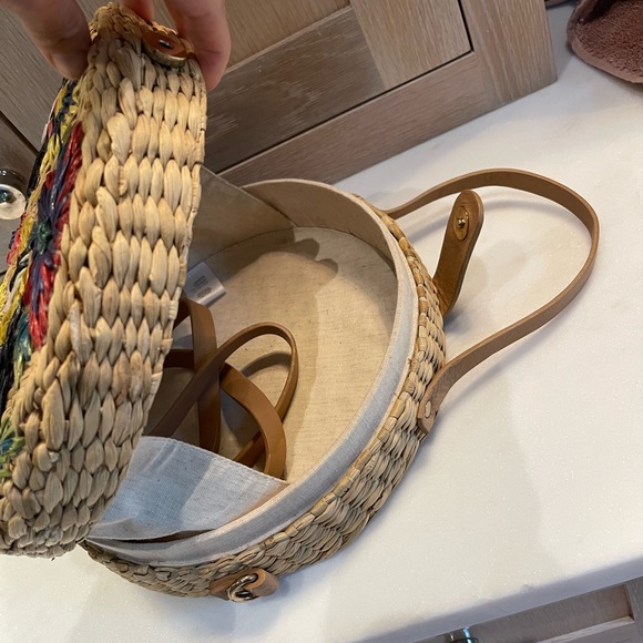 Parrot Straw Bag NEVER USED! - Picture 2 of 3